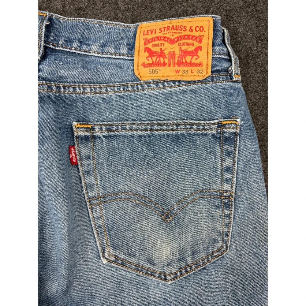 Levis 505 Regular Fit Straight Leg Light Wash Denim Jeans Mens 33x32 00505-4891